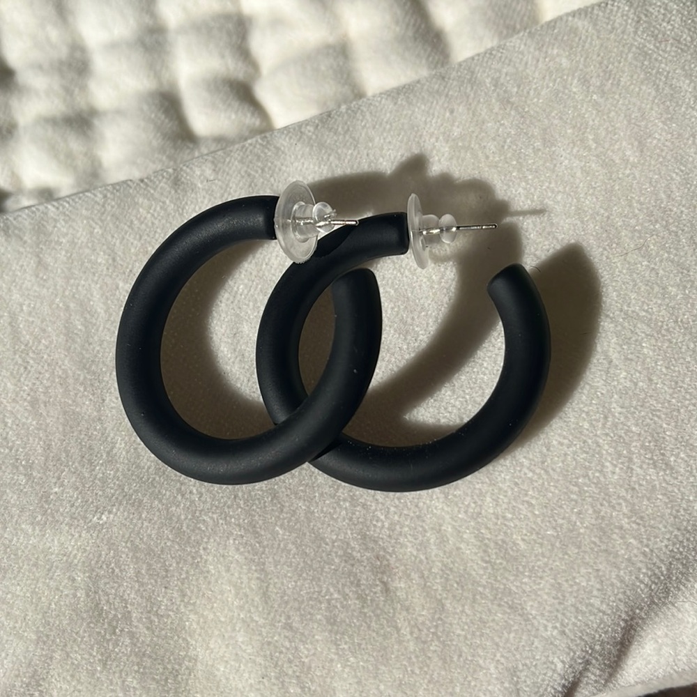earrings (hoops)
